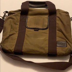 UGG LABTOP MEASENGER